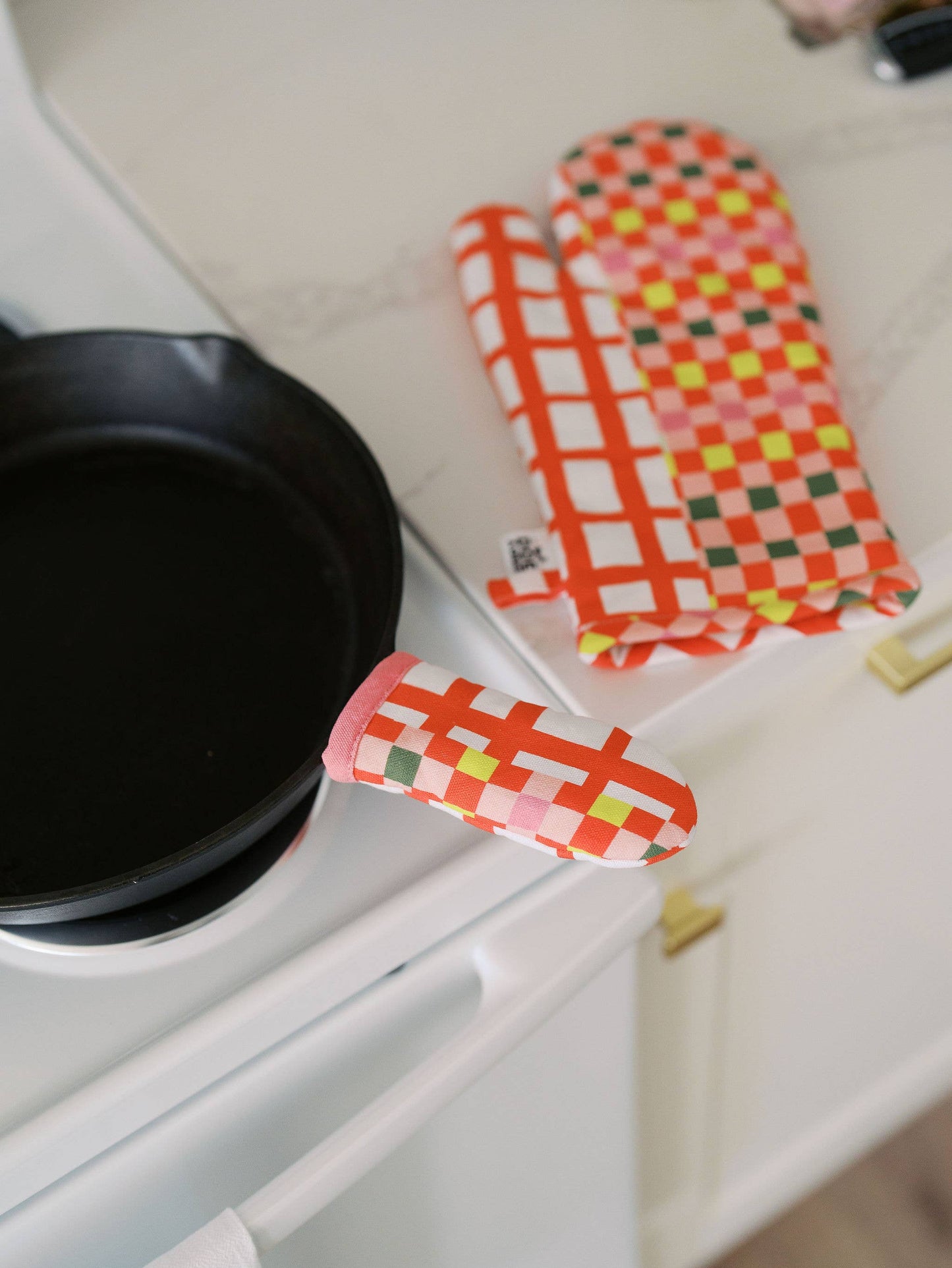 Fa La La Flannel Cast Iron Skillet Mitt