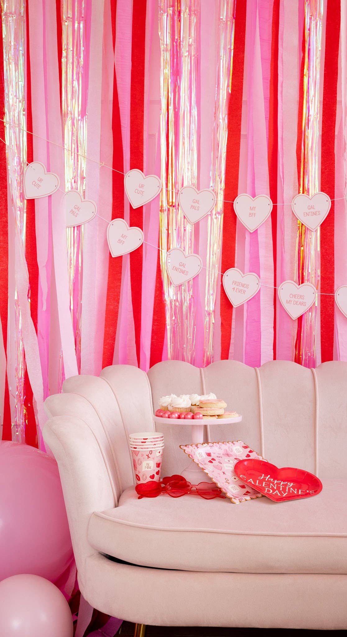 GAL1041 - Plato de papel Corazón Feliz para Galentines