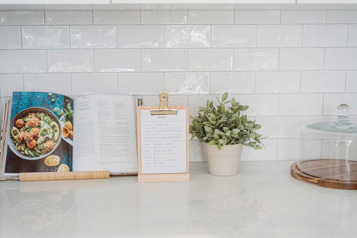 Resto Menu Refillable Spring Weekly Menu Stand – Wooden Base with Refillable Meal Planner ...