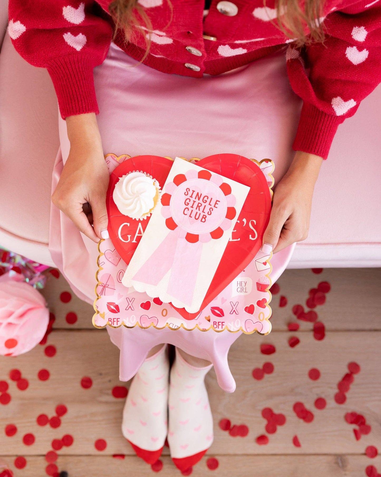 GAL1041 - Plato de papel Corazón Feliz para Galentines